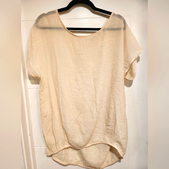 Buttercream Blouse - Picture 2 of 4